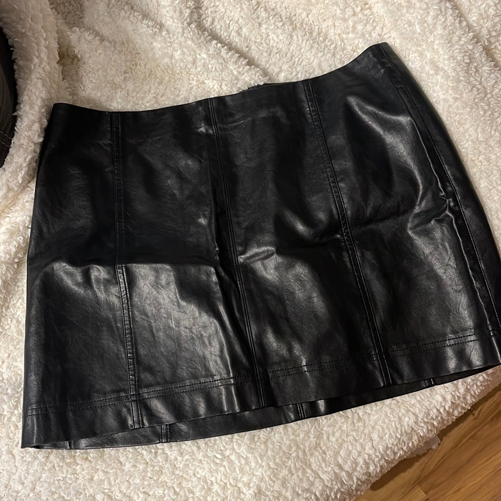 Women’s faux leather skirt